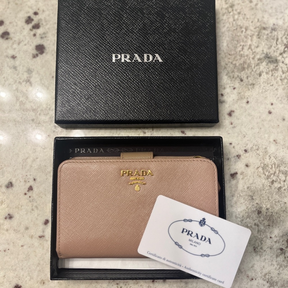 PRADA Small Saffiano Leather Wallet 100% Authentic brand new